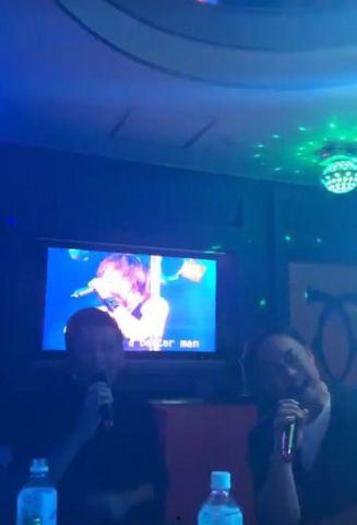 ktv唱歌的视频,唱响青春旋律