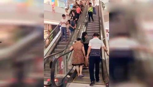 电梯摸手视频,揭秘神秘视频背后的真相与争议