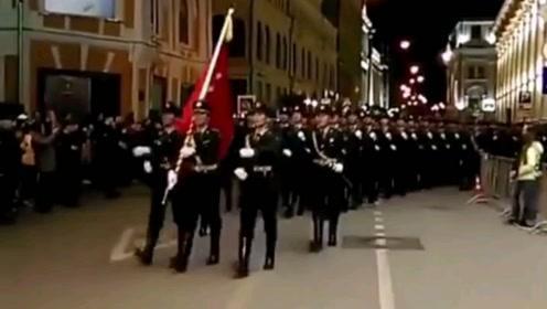 喀秋莎中国仪仗队视频,展现中国军威的壮丽风采