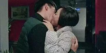 激烈吻戏视频,激情四溢！吻戏片段引网友热议