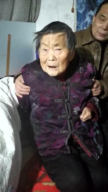 毛多老太视频,揭秘农村生活的真实面貌